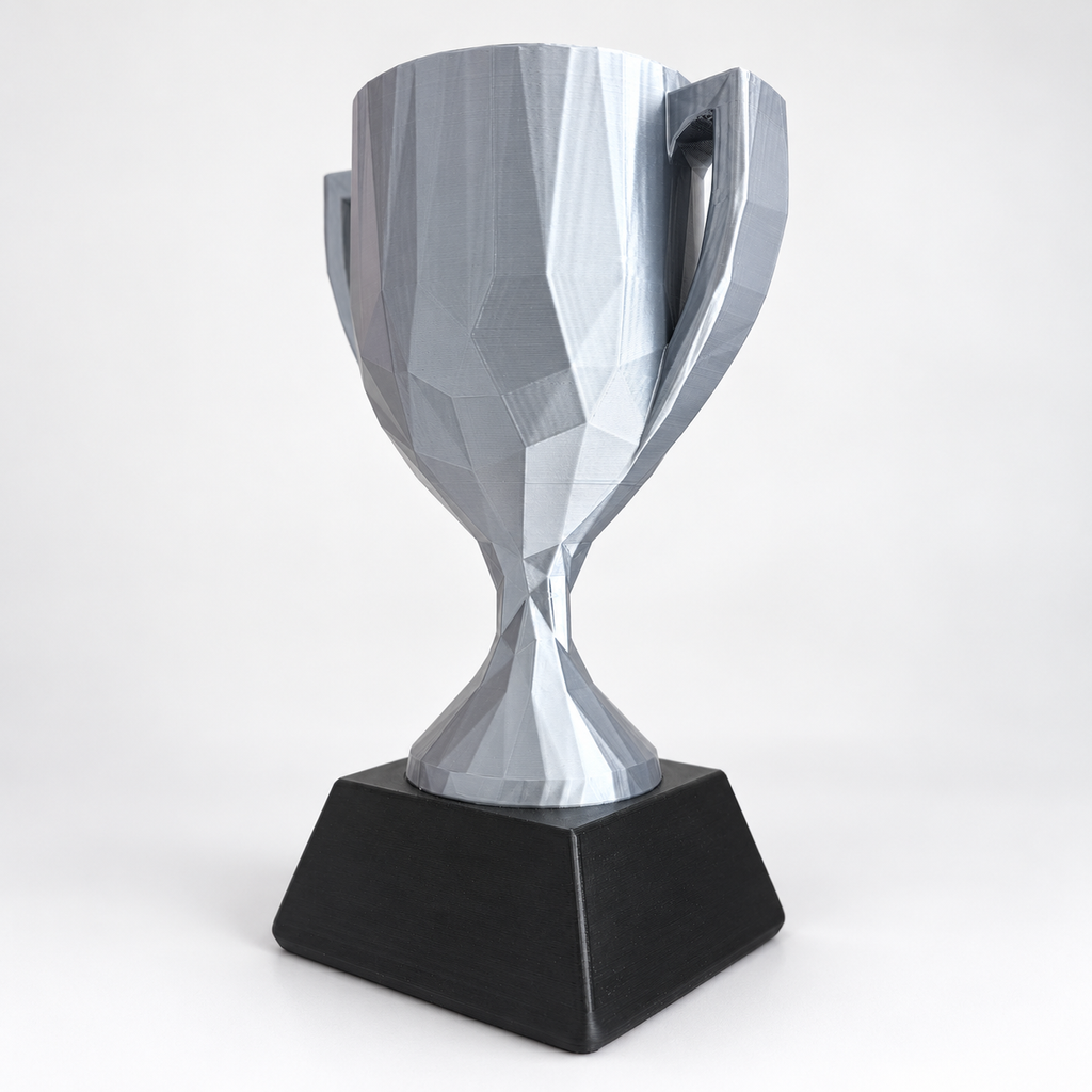 Trofeo Copa Impreso En 3D Con Base Para Premiación — vista plateada angulo; fotografía original