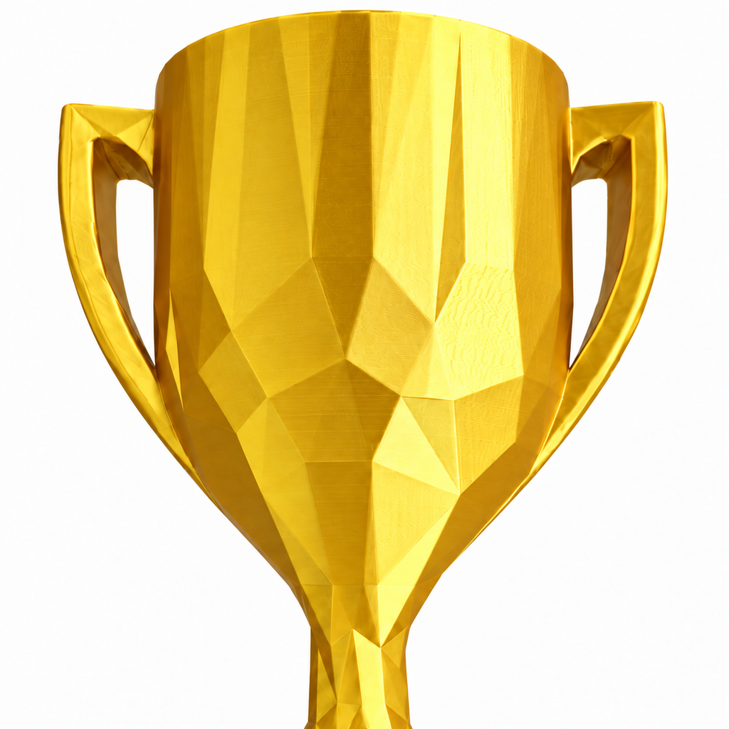 Detalle de las asas y la copa dorada; modelo base
