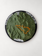 Mapa circular personalizado con relieve y datos de carrera.