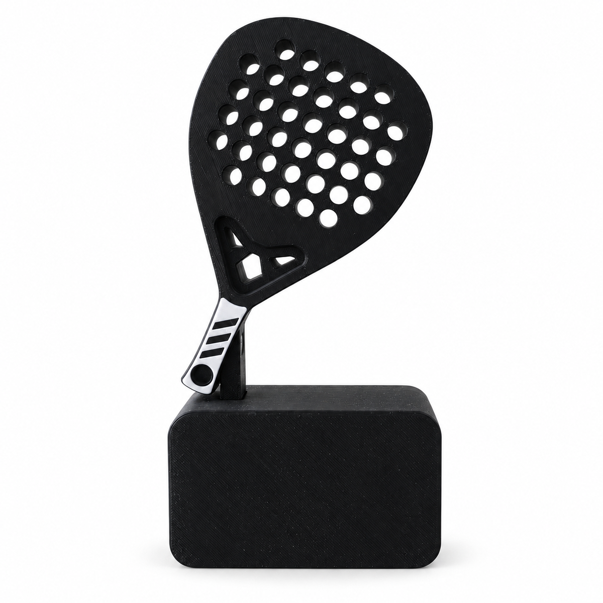 Ejemplo del trofeo genérico de pádel con pala negra y base personalizable.