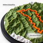 Detalle del relieve topográfico y ruta destacada.